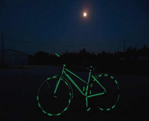 ¿Cómo pintar una bicicleta con pintura fosforescente?
