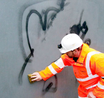 Pintura y barniz antigraffiti